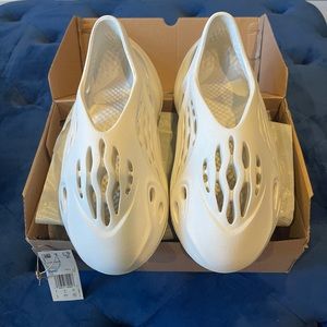 Yeezy Sand Foam Runners